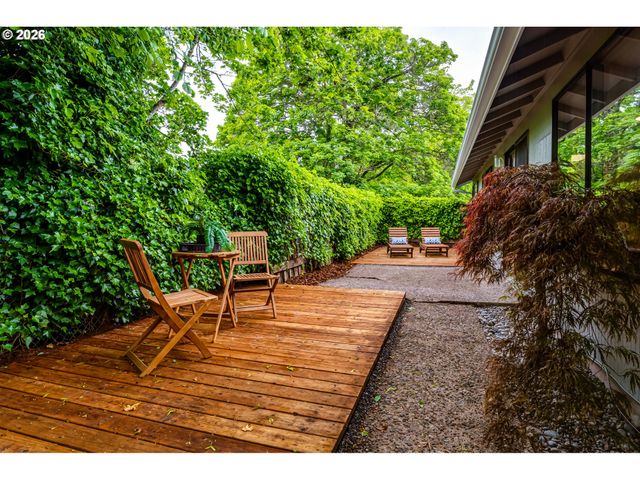 2200 BRITTANY St, Eugene, OR 97405