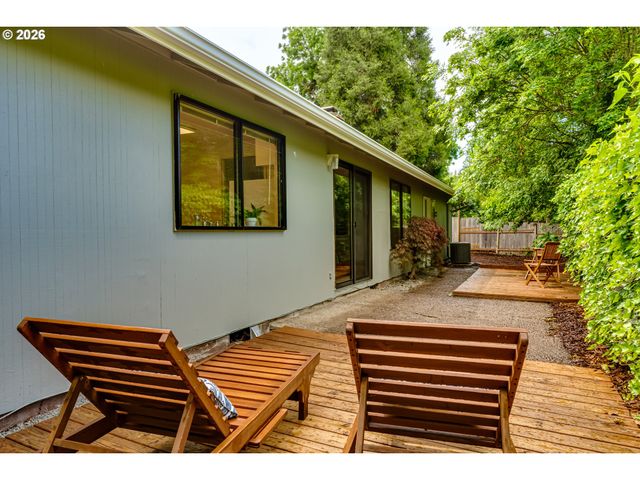 2200 BRITTANY St, Eugene, OR 97405