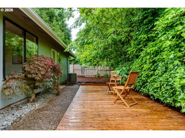 2200 BRITTANY St, Eugene, OR 97405