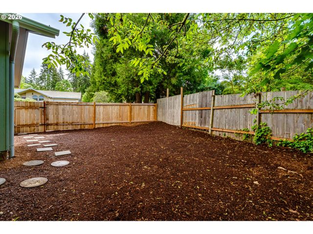 2200 BRITTANY St, Eugene, OR 97405