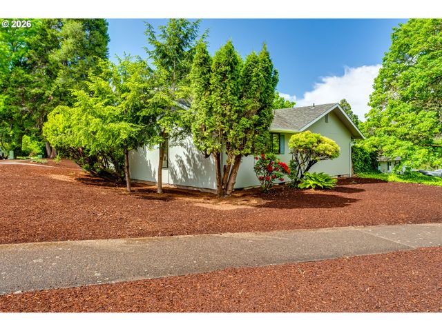 2200 BRITTANY St, Eugene, OR 97405