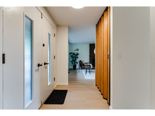 2200 BRITTANY St, Eugene, OR 97405