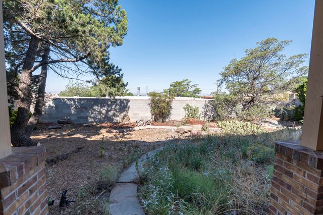 1505 Willys Knight Drive NE, Albuquerque, NM 87112