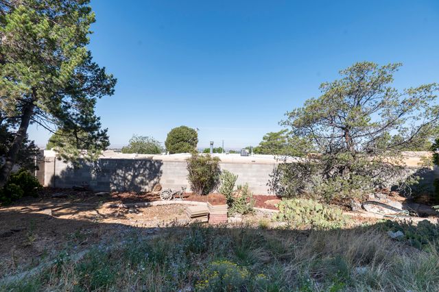 1505 Willys Knight Drive NE, Albuquerque, NM 87112
