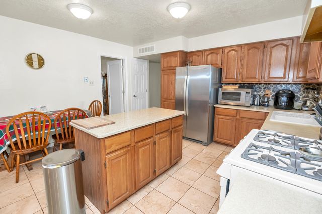 1505 Willys Knight Drive NE, Albuquerque, NM 87112