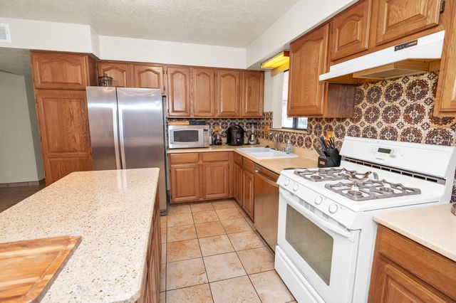 1505 Willys Knight Drive NE, Albuquerque, NM 87112