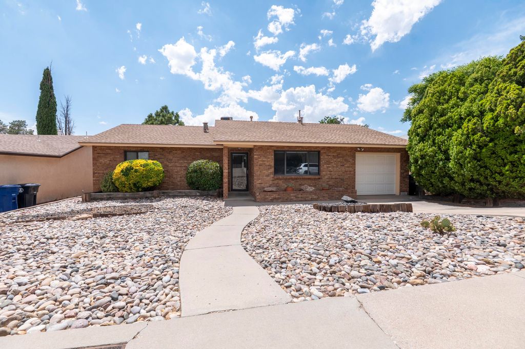 1505 Willys Knight Drive NE, Albuquerque, NM 87112