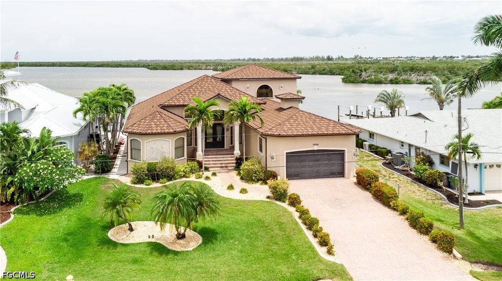 12130 Shoreview DR, Matlacha, FL 33993