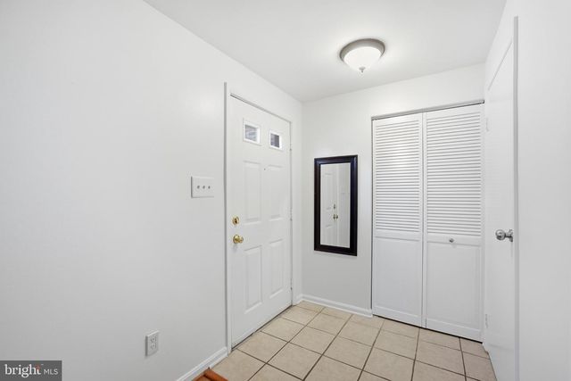 7998 TYSON OAKS CIR, Vienna, VA 22182