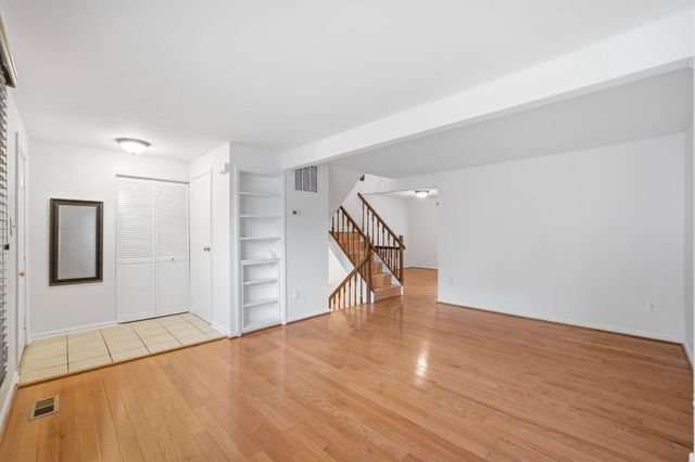 7998 TYSON OAKS CIR, Vienna, VA 22182