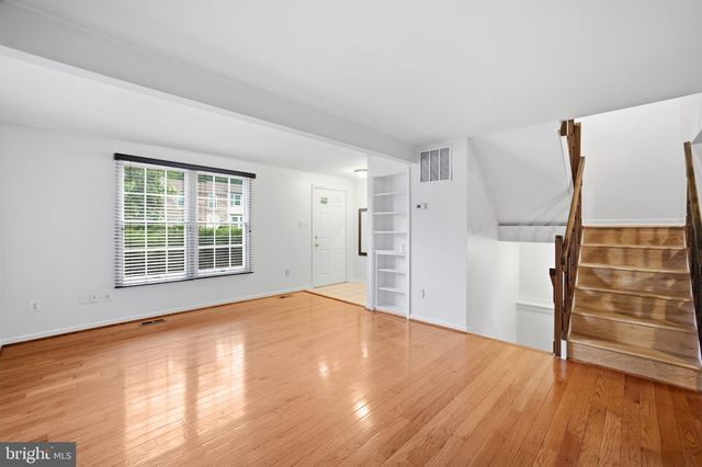 7998 TYSON OAKS CIR, Vienna, VA 22182