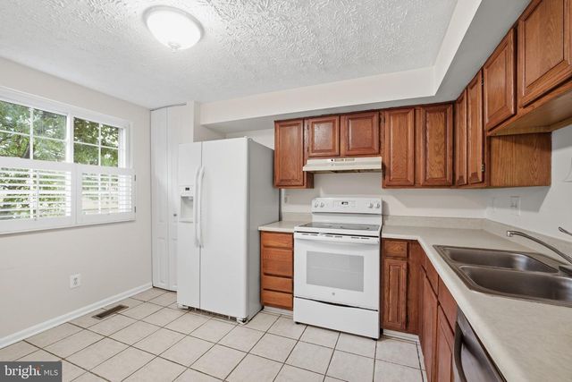 7998 TYSON OAKS CIR, Vienna, VA 22182