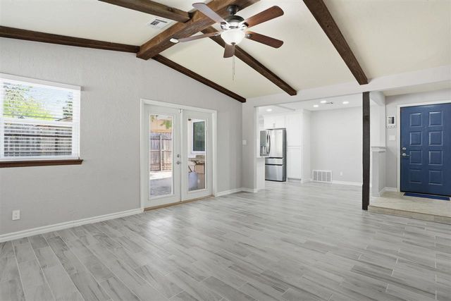 230 NE 46th St, Lawton, OK 73507