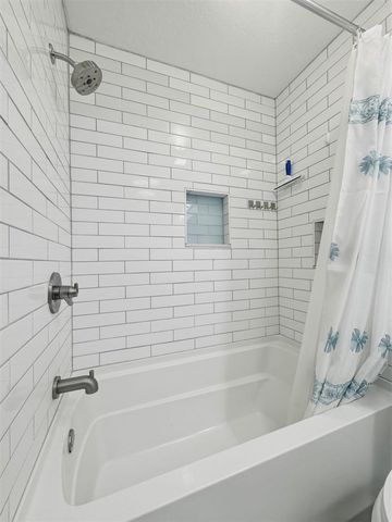 230 NE 46th St, Lawton, OK 73507