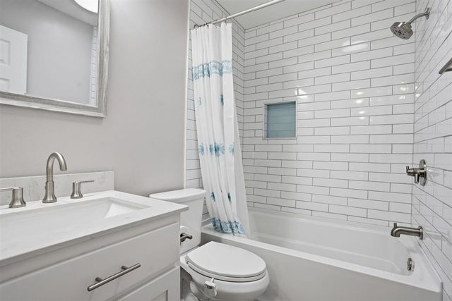 230 NE 46th St, Lawton, OK 73507