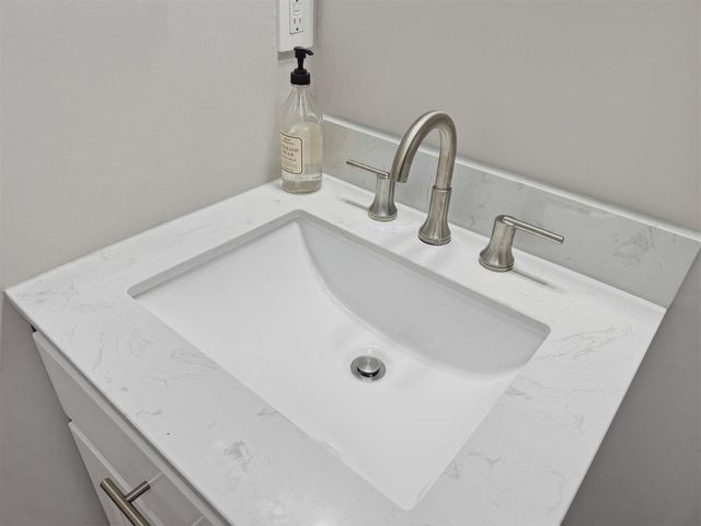 230 NE 46th St, Lawton, OK 73507