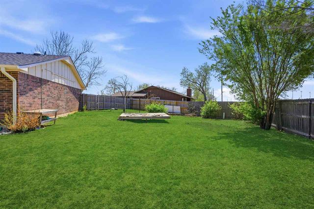 230 NE 46th St, Lawton, OK 73507