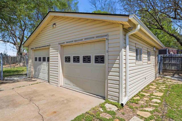 230 NE 46th St, Lawton, OK 73507