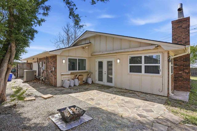 230 NE 46th St, Lawton, OK 73507