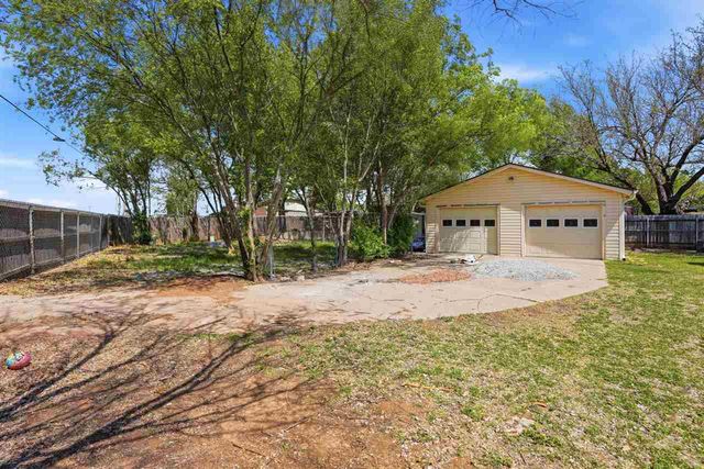 230 NE 46th St, Lawton, OK 73507