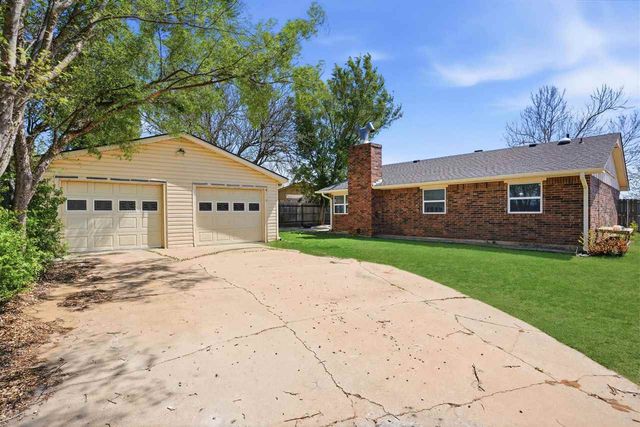 230 NE 46th St, Lawton, OK 73507