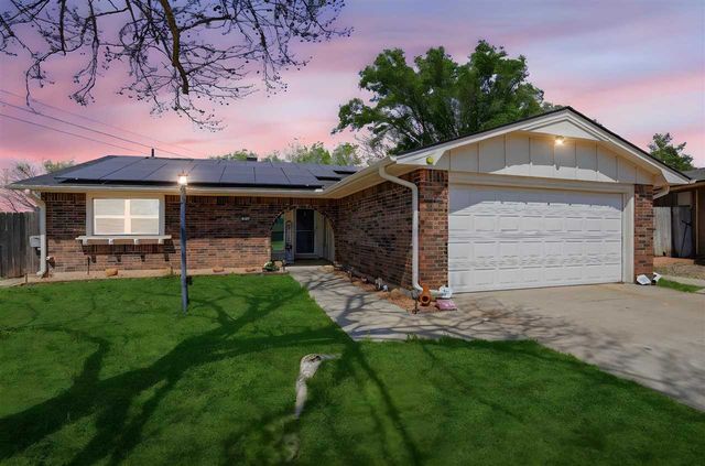 230 NE 46th St, Lawton, OK 73507