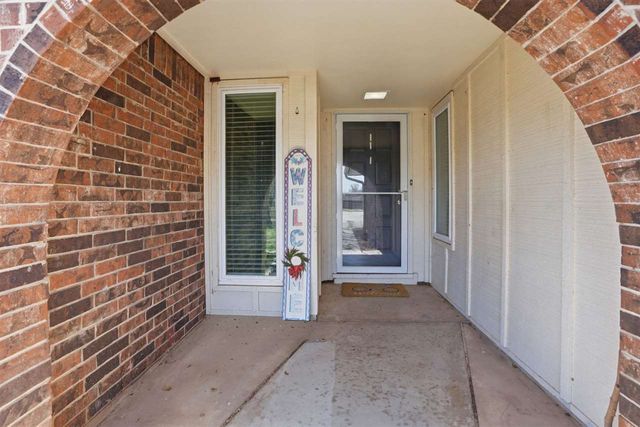 230 NE 46th St, Lawton, OK 73507