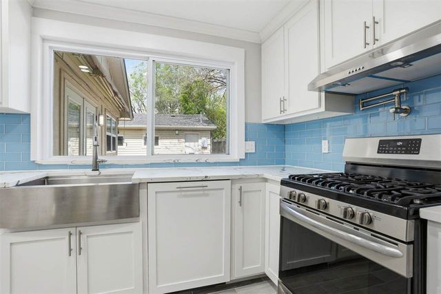 230 NE 46th St, Lawton, OK 73507