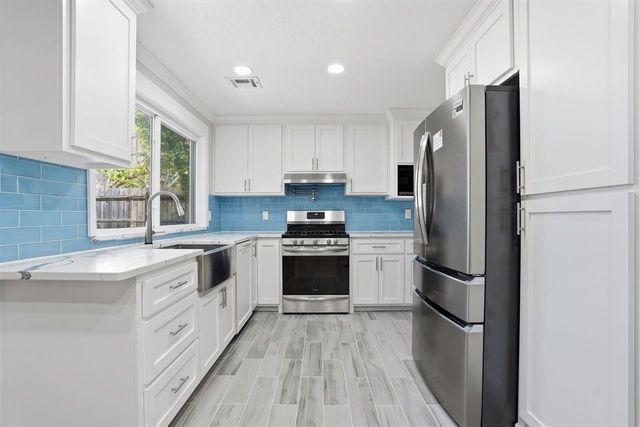 230 NE 46th St, Lawton, OK 73507