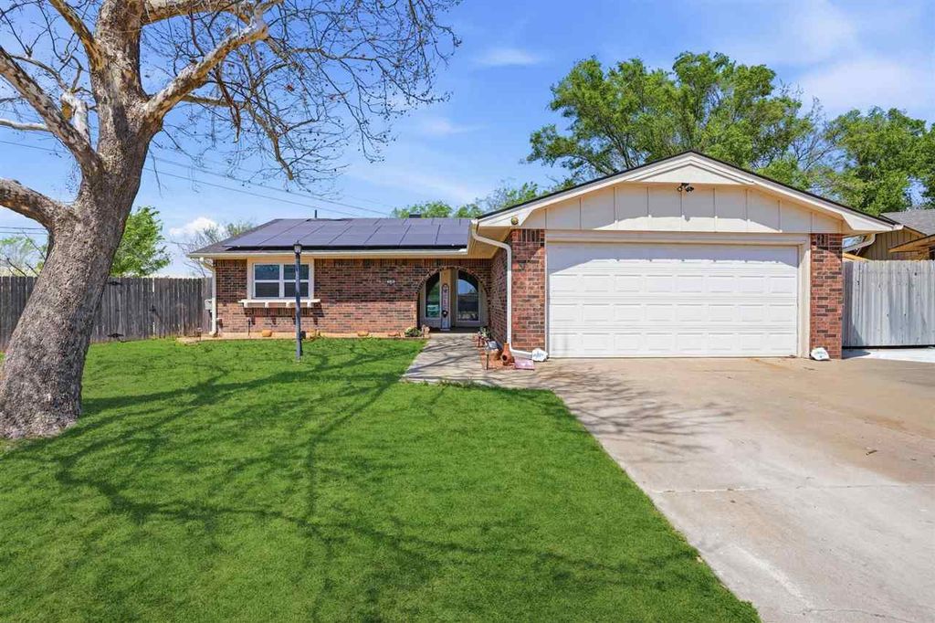 230 NE 46th St, Lawton, OK 73507