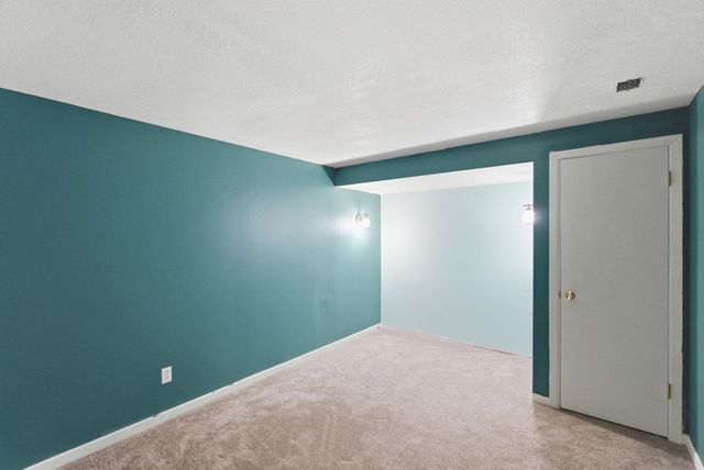 4428 Gunnison St, Bel Aire, KS 67220