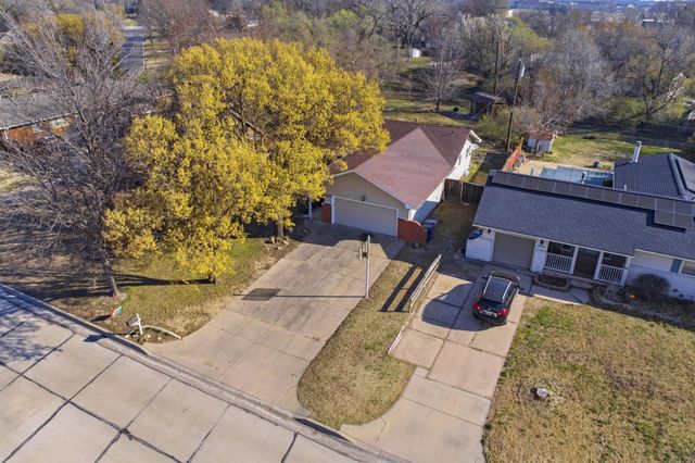 4428 Gunnison St, Bel Aire, KS 67220