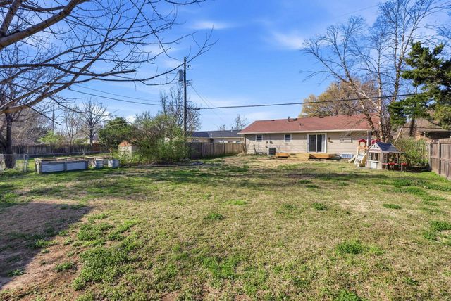 4428 Gunnison St, Bel Aire, KS 67220