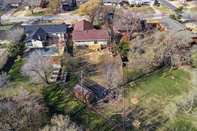 4428 Gunnison St, Bel Aire, KS 67220