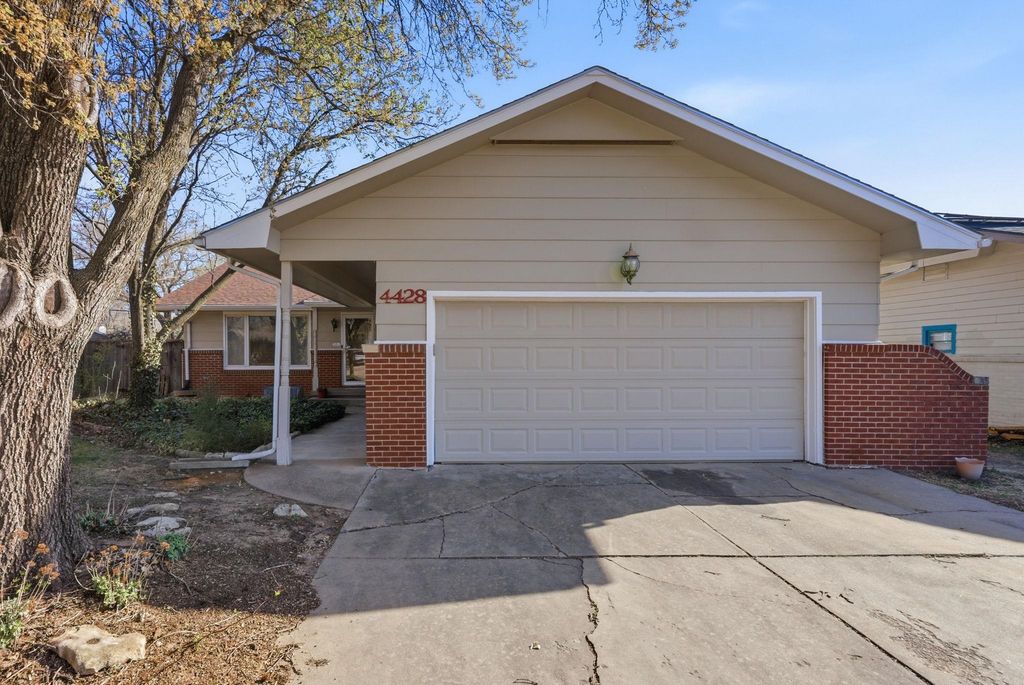 4428 Gunnison St, Bel Aire, KS 67220