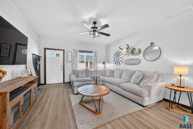 419 Harvest Trl Trail, Harrisburg, SD 57032