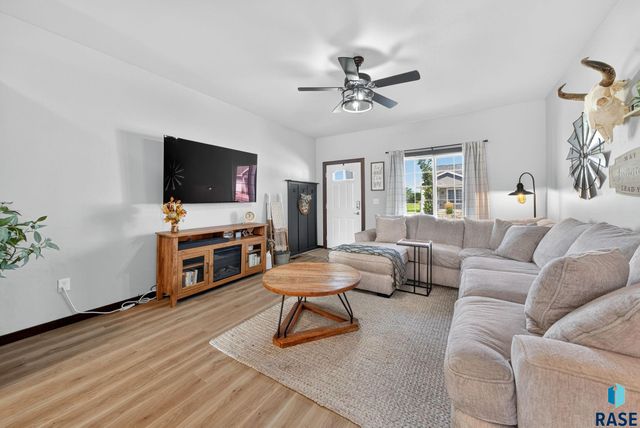 419 Harvest Trl Trail, Harrisburg, SD 57032