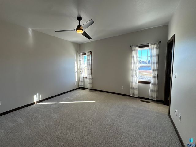 419 Harvest Trl Trail, Harrisburg, SD 57032