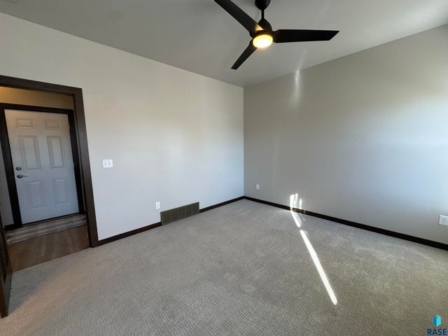 419 Harvest Trl Trail, Harrisburg, SD 57032