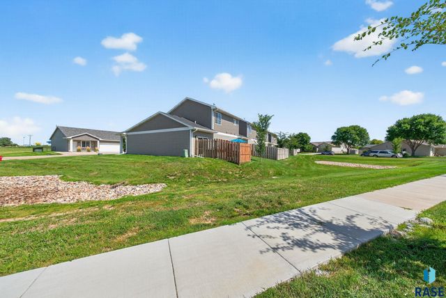 419 Harvest Trl Trail, Harrisburg, SD 57032