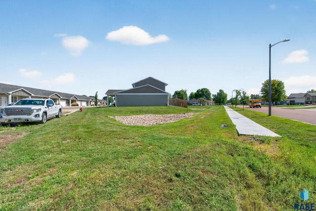 419 Harvest Trl Trail, Harrisburg, SD 57032