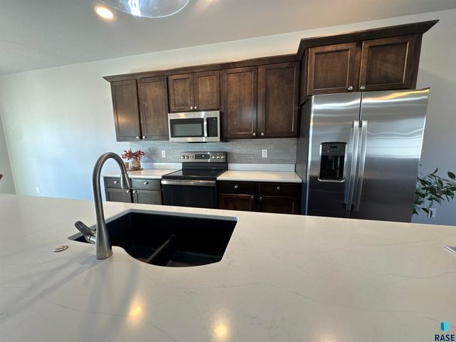 419 Harvest Trl Trail, Harrisburg, SD 57032