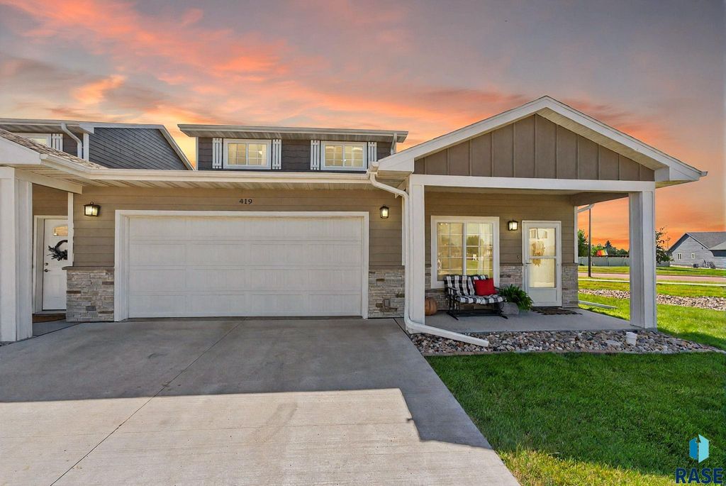 419 Harvest Trl Trail, Harrisburg, SD 57032