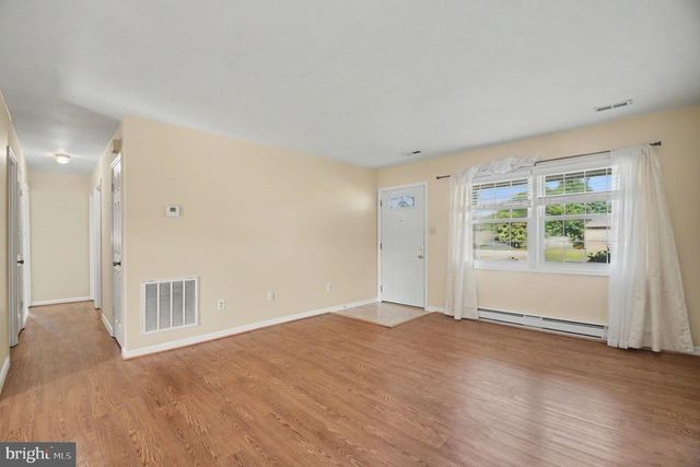 4117 MIDWAY ST, Fredericksburg, VA 22408