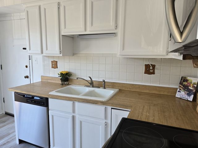 9370 Hamilton Court F, Des Plaines, IL 60016