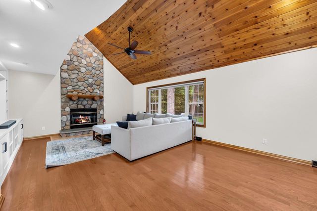 7111 Friisgard Vei, Wind Lake, WI 53185
