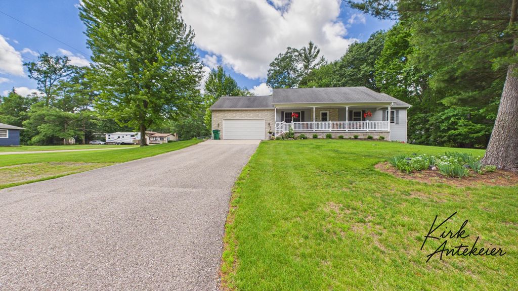 1663 Hansen Street, Laketon Twp, MI 49445