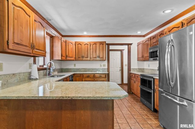 1830 CHERRY Road, Springfield, IL 62704