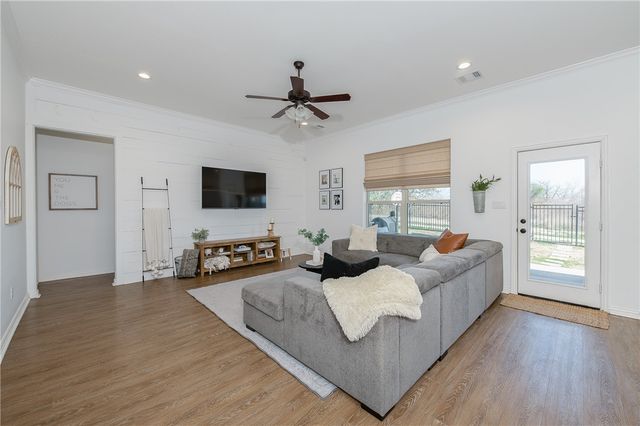 6344 Spartan Drive, College Station, TX 77845