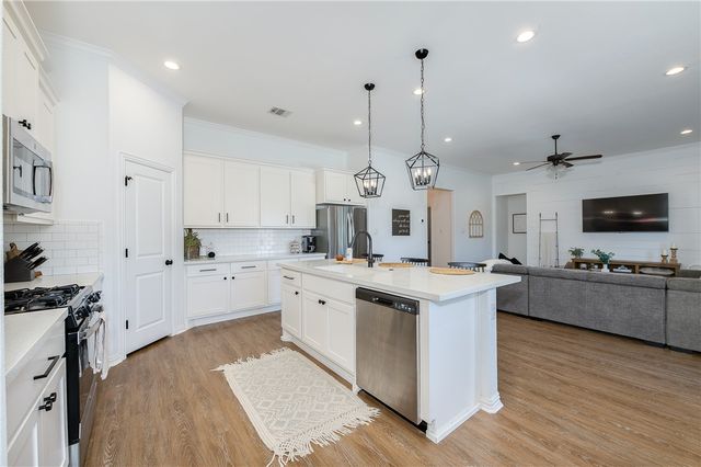 6344 Spartan Drive, College Station, TX 77845